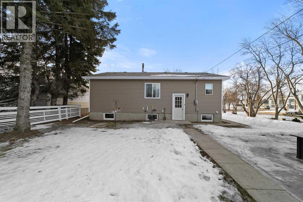 5214 53 Avenue, Camrose, Alberta  T4V 0Y7 - Photo 5 - A2279449