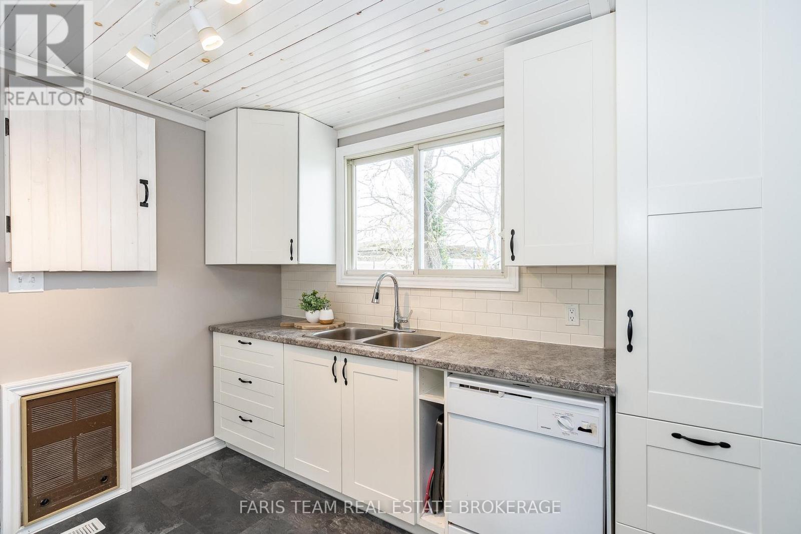 258 Patterson Boulevard, Tay, Ontario  L0K 1R0 - Photo 4 - S12915336