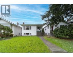 <div class="price">$2,698,000</div> 4663 W 15th Avenue, Vancouver<br><div style="margin-bottom:8px;"><small>Lehomes Realty Premier</small></div><div class='bed_bath'>7 Bed | 3 Bath</div>