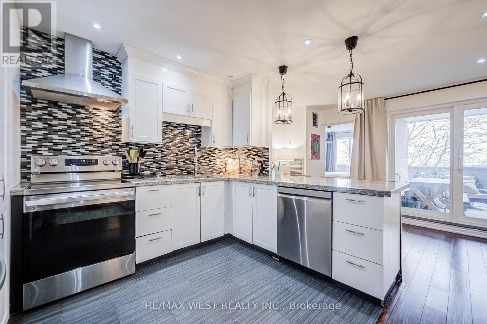 320 - 3025 The Credit Woodlands Drive, Mississauga, Ontario  L5C 2V3 - Photo 11 - W12914876