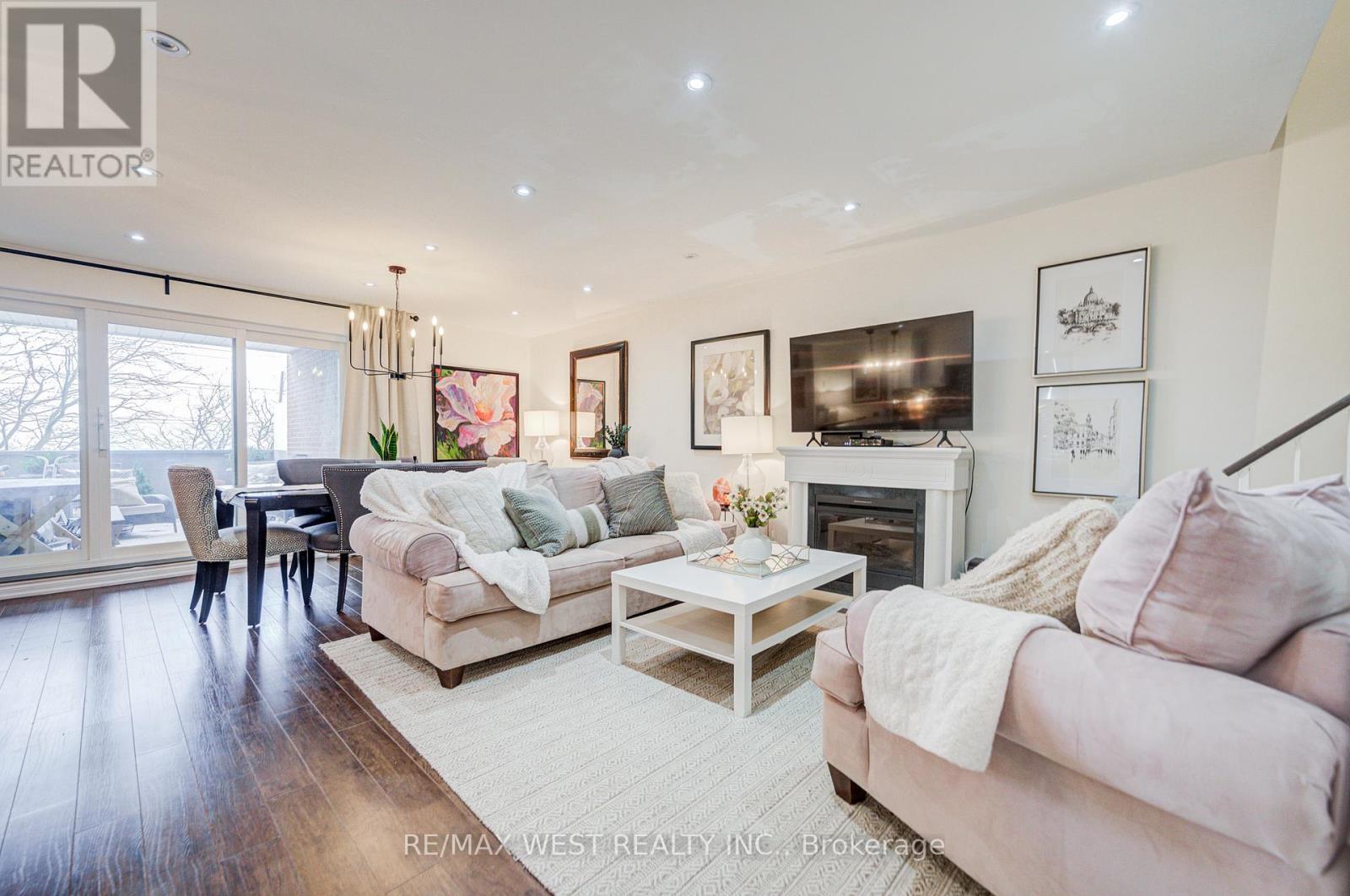 320 - 3025 The Credit Woodlands Drive, Mississauga, Ontario  L5C 2V3 - Photo 2 - W12914876