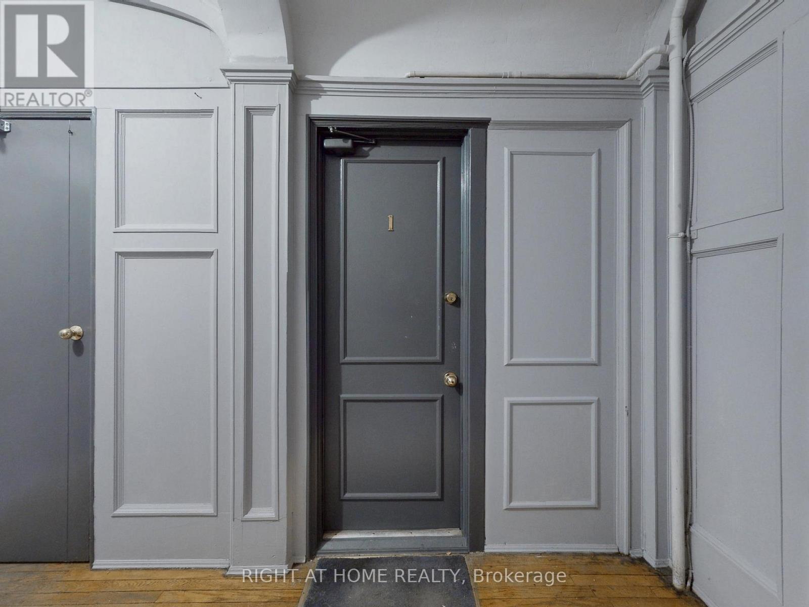 32 High Park Boulevard, Toronto, Ontario  M6R 1M7 - Photo 3 - W12915066