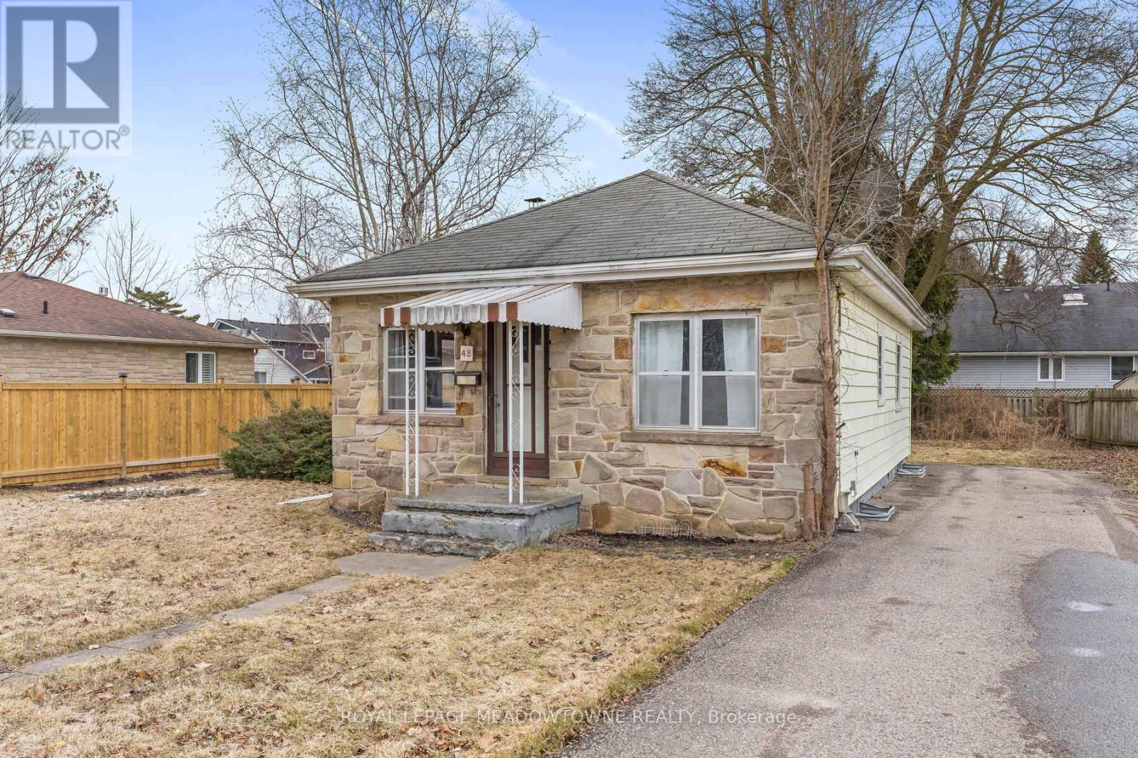 48 KING STREET, Halton Hills, Ontario