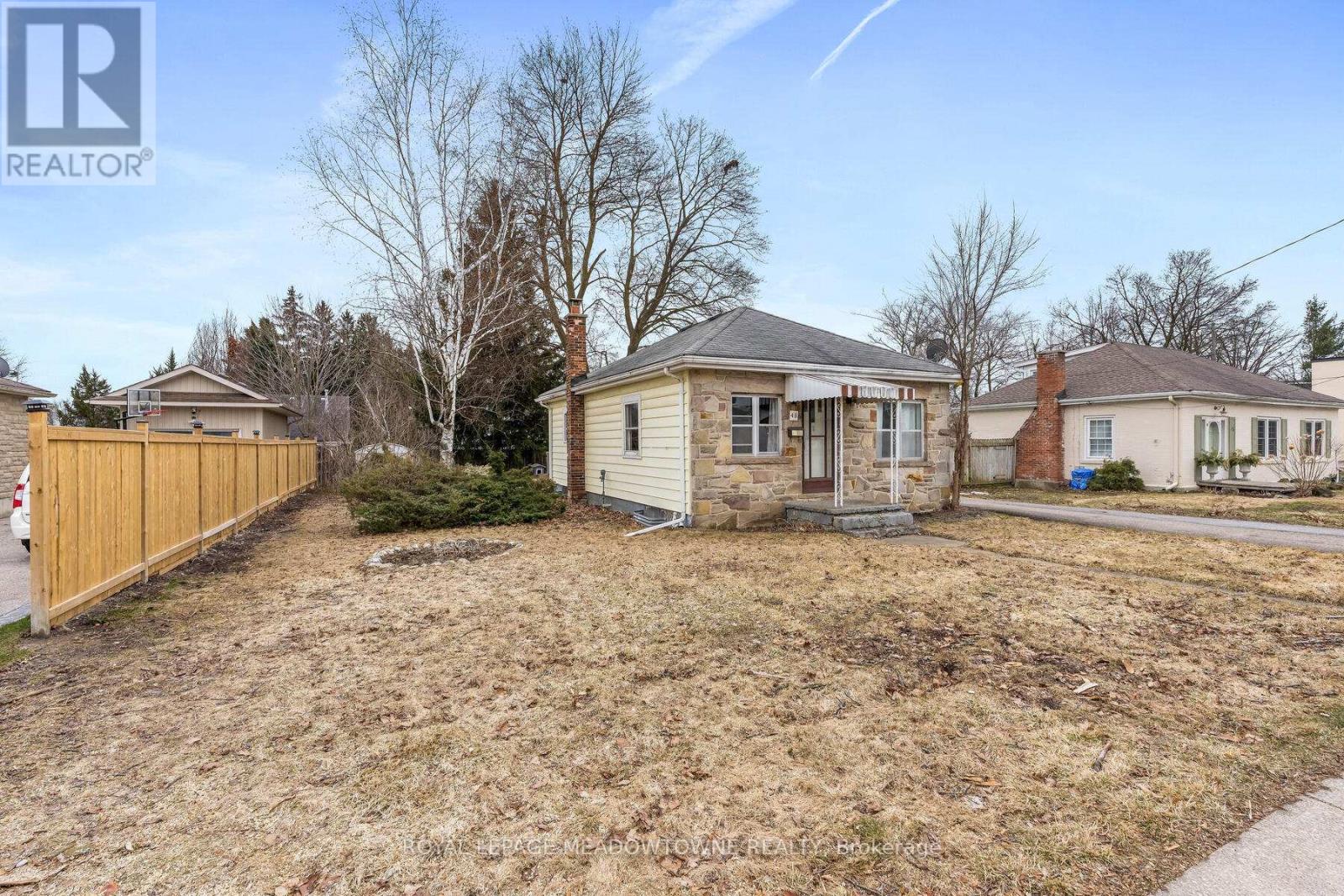 48 King Street, Halton Hills, Ontario  L7G 2G4 - Photo 2 - W12915078