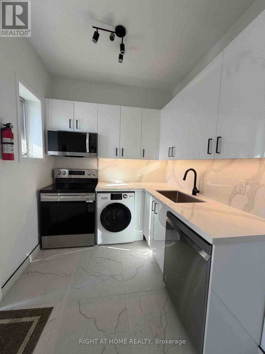 102 - 2245 DUNDAS STREET W, Toronto, Ontario