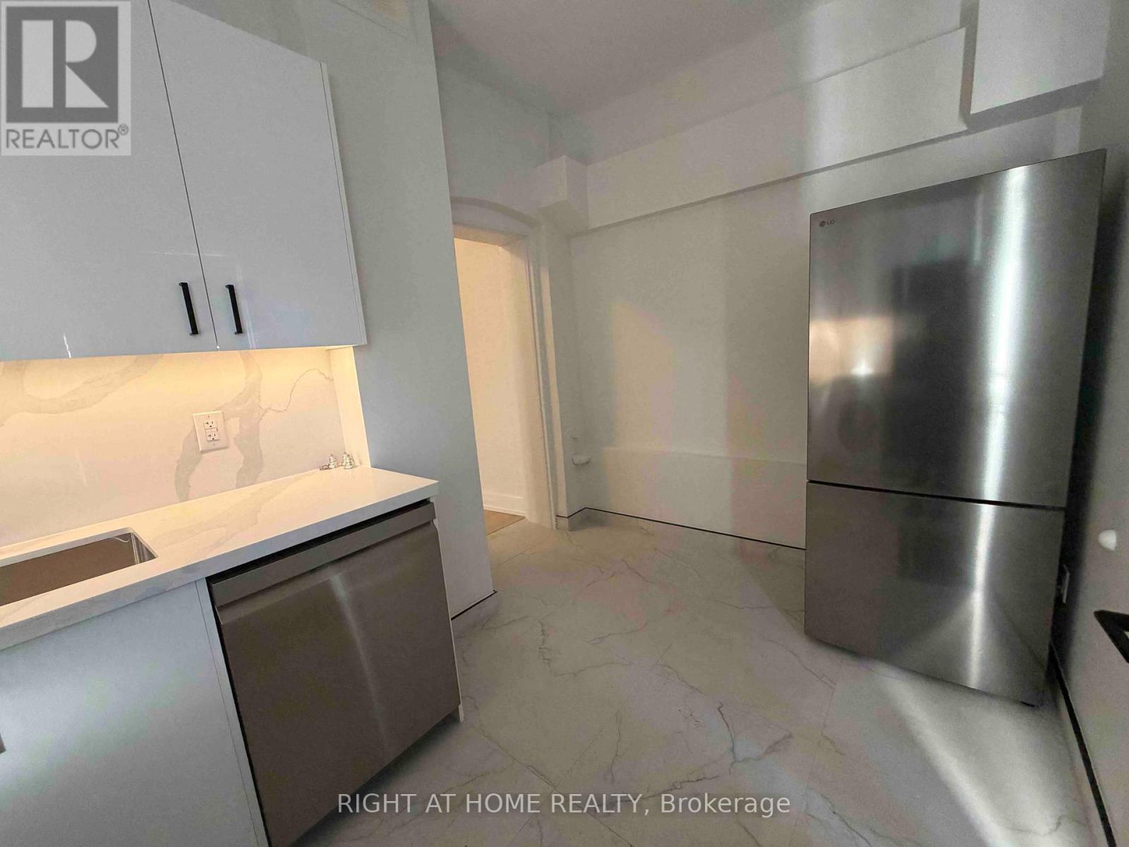 102 - 2245 Dundas Street W, Toronto, Ontario  M6R 1X6 - Photo 3 - W12915088