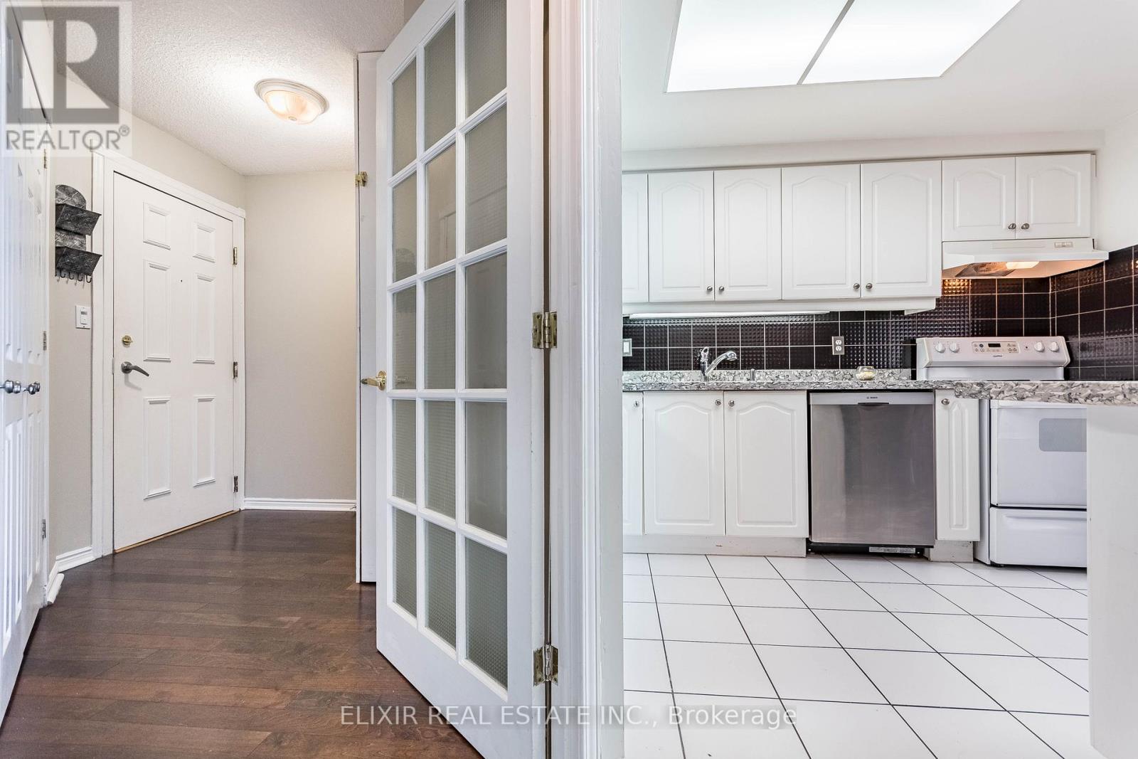 2011 - 135 Hillcrest Avenue, Mississauga, Ontario  L5B 4B1 - Photo 10 - W12915094