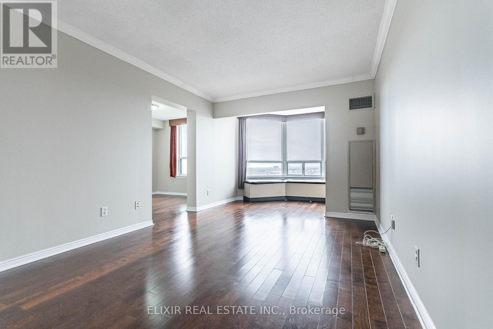 2011 - 135 Hillcrest Avenue, Mississauga, Ontario  L5B 4B1 - Photo 3 - W12915094