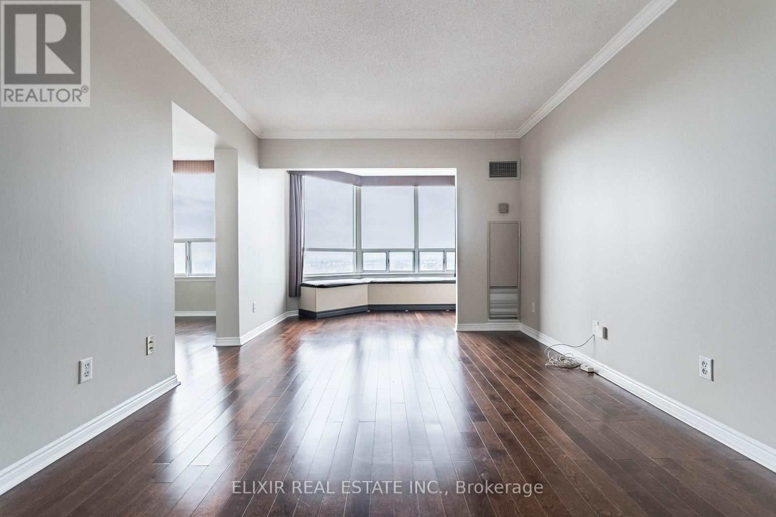 2011 - 135 Hillcrest Avenue, Mississauga, Ontario  L5B 4B1 - Photo 4 - W12915094