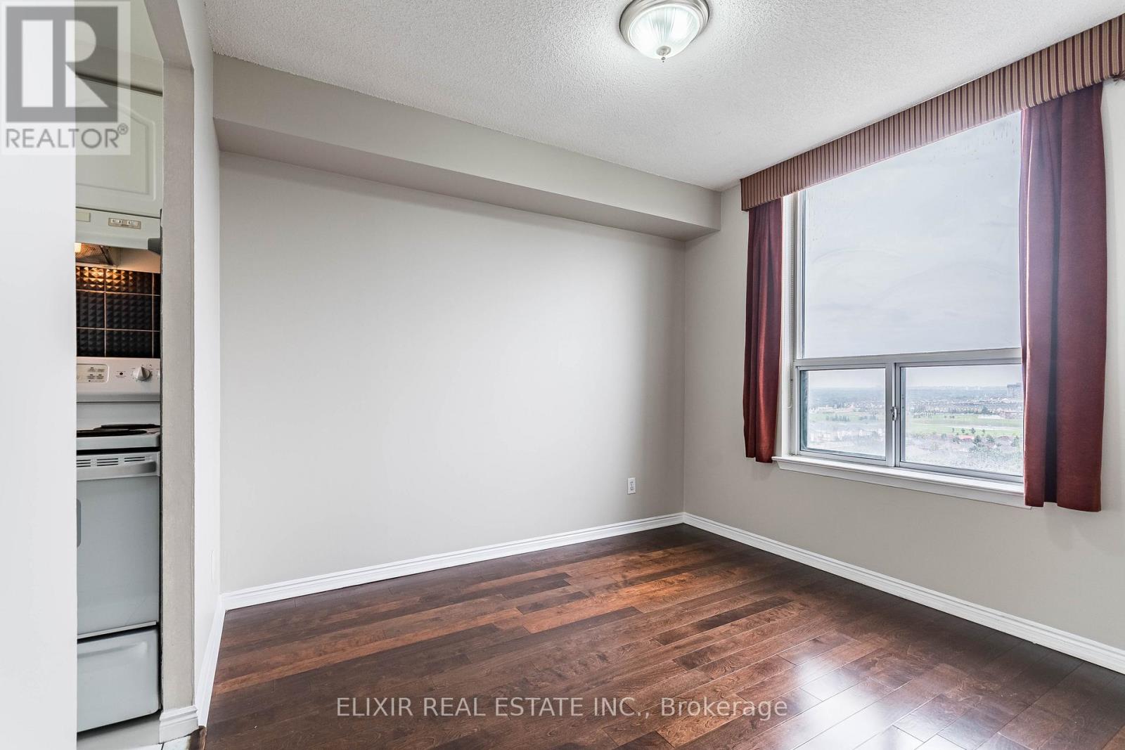 2011 - 135 Hillcrest Avenue, Mississauga, Ontario  L5B 4B1 - Photo 7 - W12915094