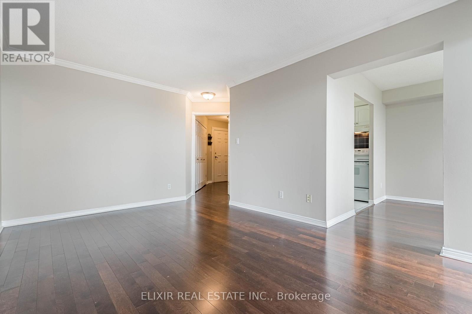 2011 - 135 Hillcrest Avenue, Mississauga, Ontario  L5B 4B1 - Photo 8 - W12915094