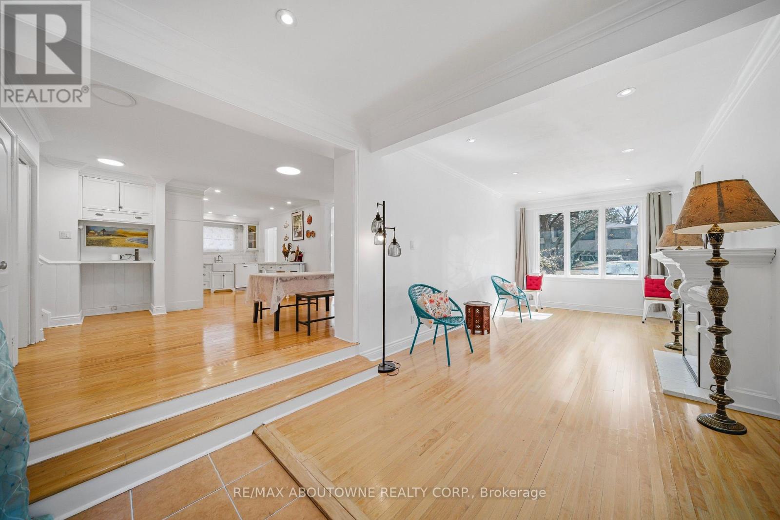 481 Anthony Drive, Oakville, Ontario  L6J 2K6 - Photo 12 - W12915172