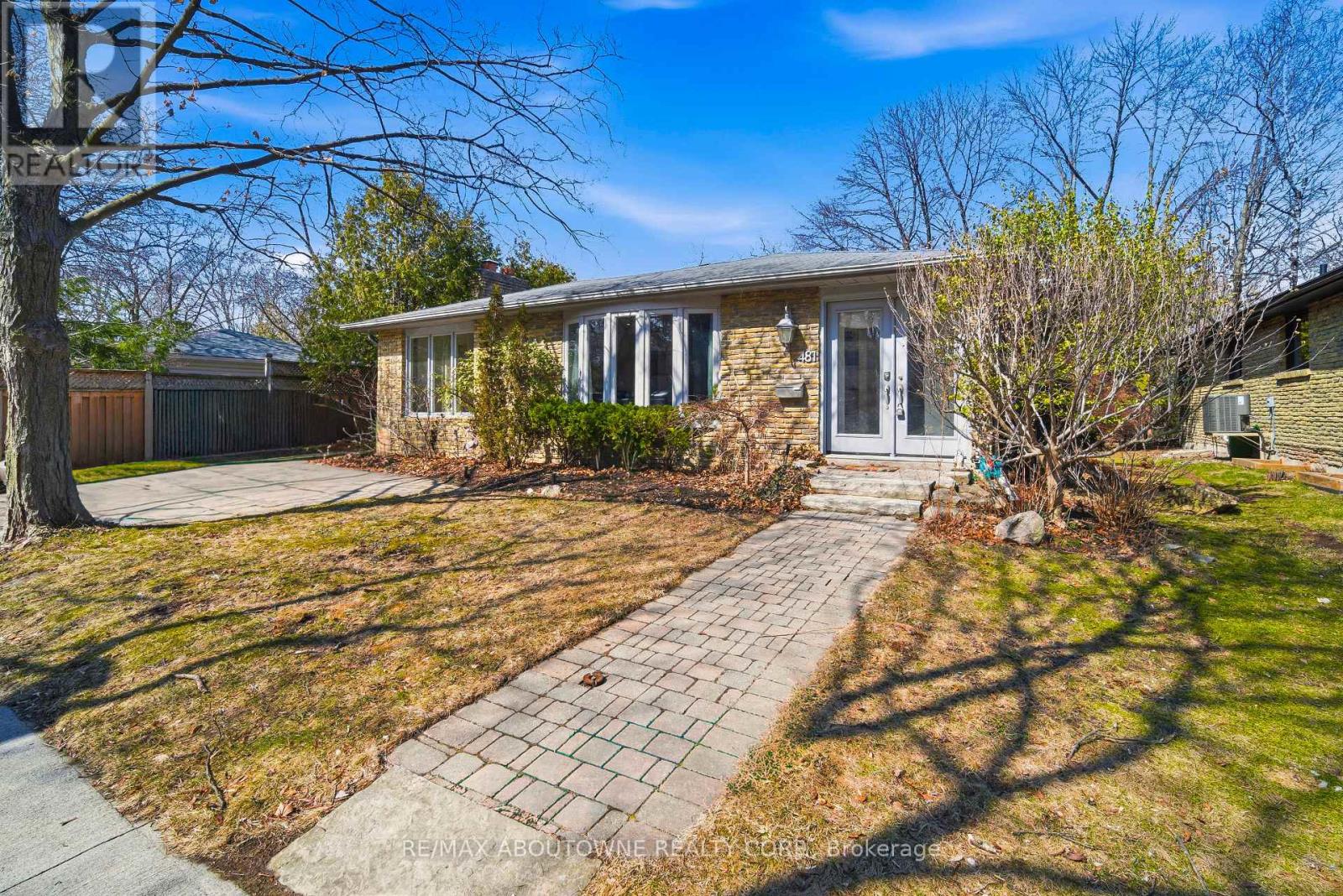 481 Anthony Drive, Oakville, Ontario  L6J 2K6 - Photo 2 - W12915172