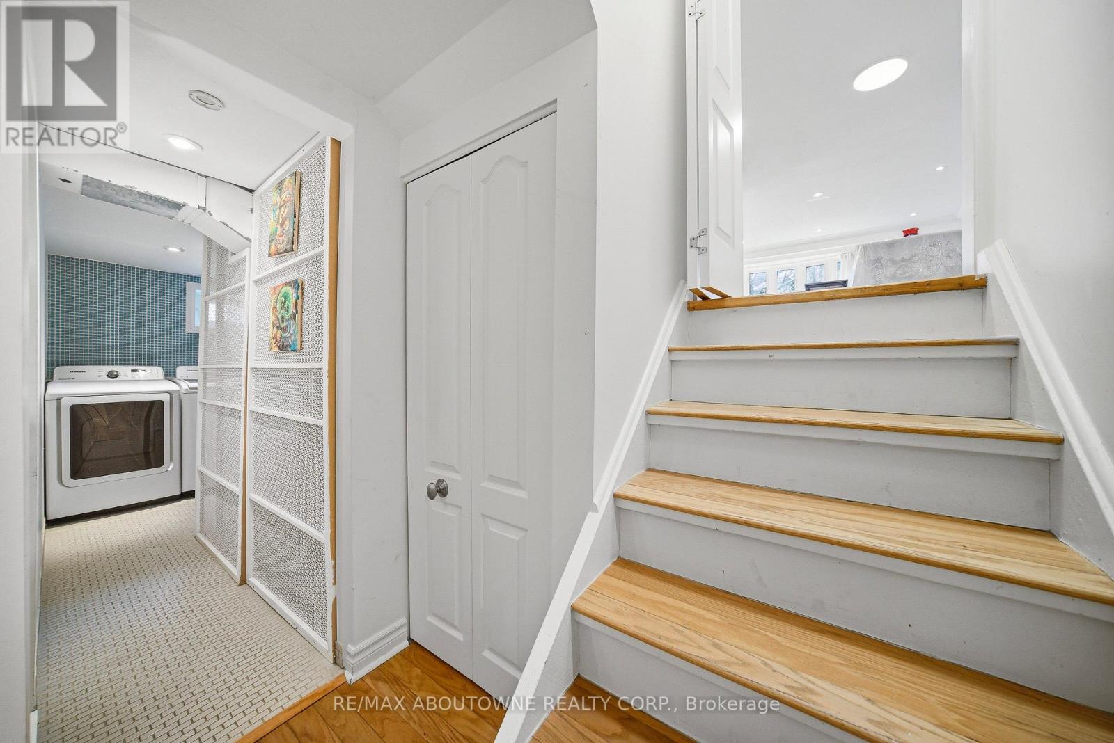 481 Anthony Drive, Oakville, Ontario  L6J 2K6 - Photo 21 - W12915172