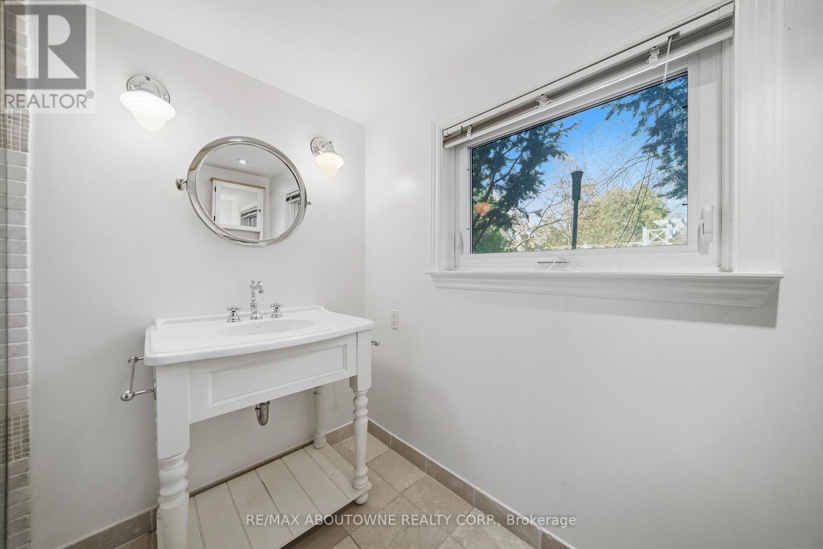 481 Anthony Drive, Oakville, Ontario  L6J 2K6 - Photo 27 - W12915172