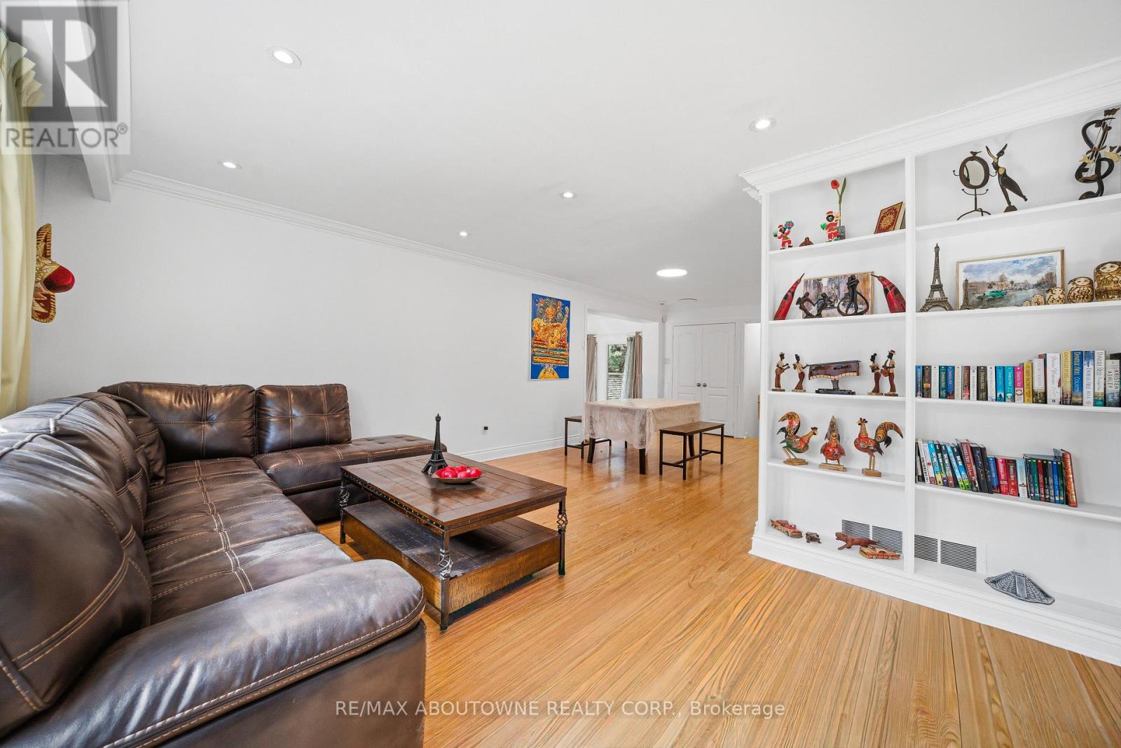 481 Anthony Drive, Oakville, Ontario  L6J 2K6 - Photo 6 - W12915172