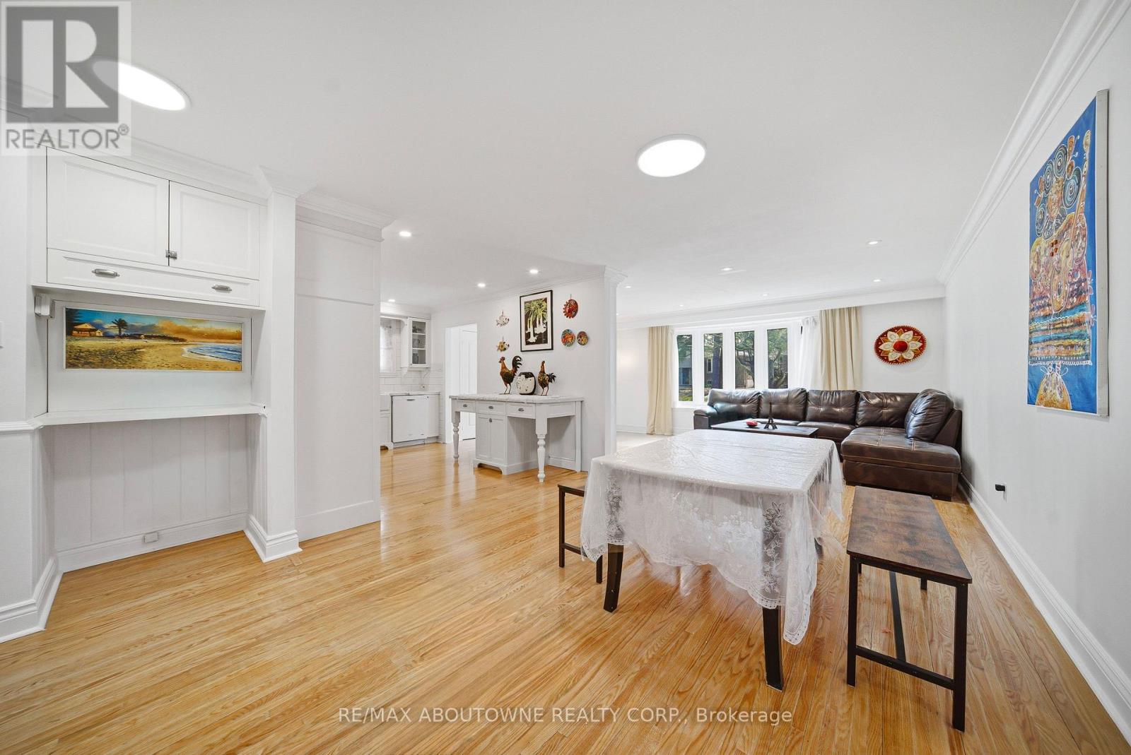 481 Anthony Drive, Oakville, Ontario  L6J 2K6 - Photo 7 - W12915172