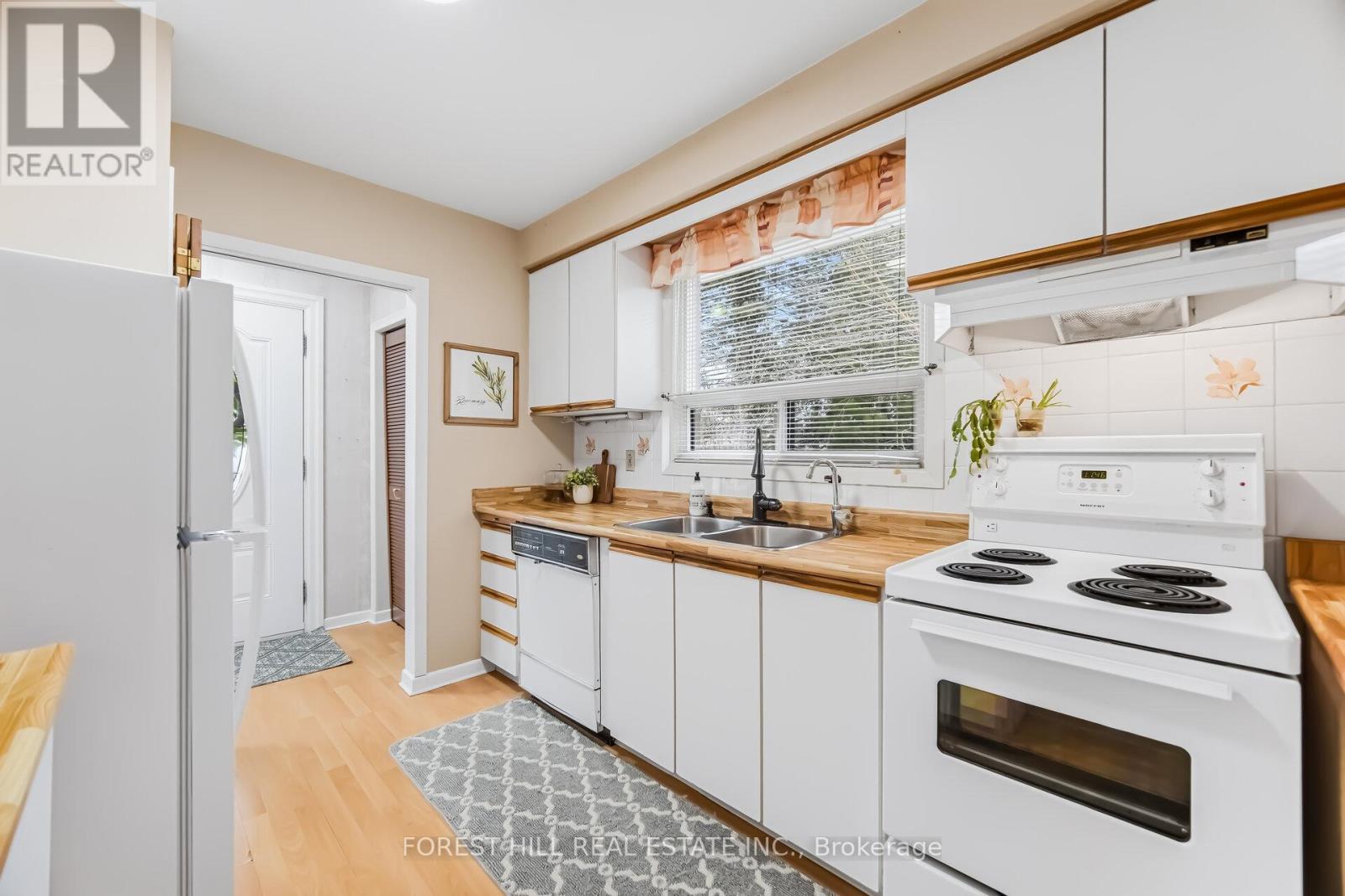 1588 Hobbs Crescent, Mississauga, Ontario  L5J 3R9 - Photo 16 - W12915178