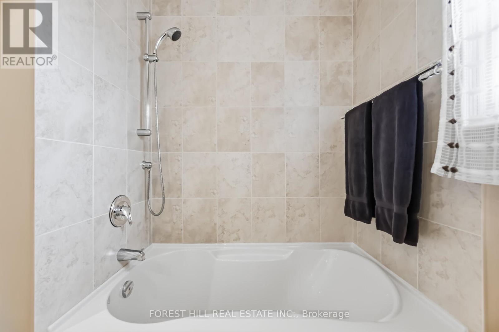 1588 Hobbs Crescent, Mississauga, Ontario  L5J 3R9 - Photo 31 - W12915178