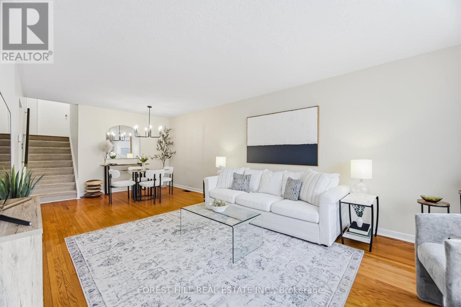 1588 Hobbs Crescent, Mississauga, Ontario  L5J 3R9 - Photo 5 - W12915178