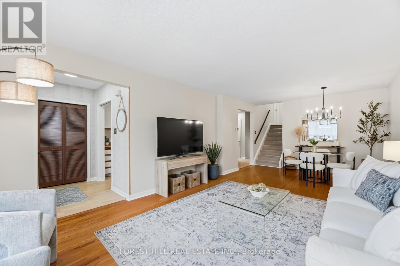 1588 Hobbs Crescent, Mississauga, Ontario  L5J 3R9 - Photo 8 - W12915178