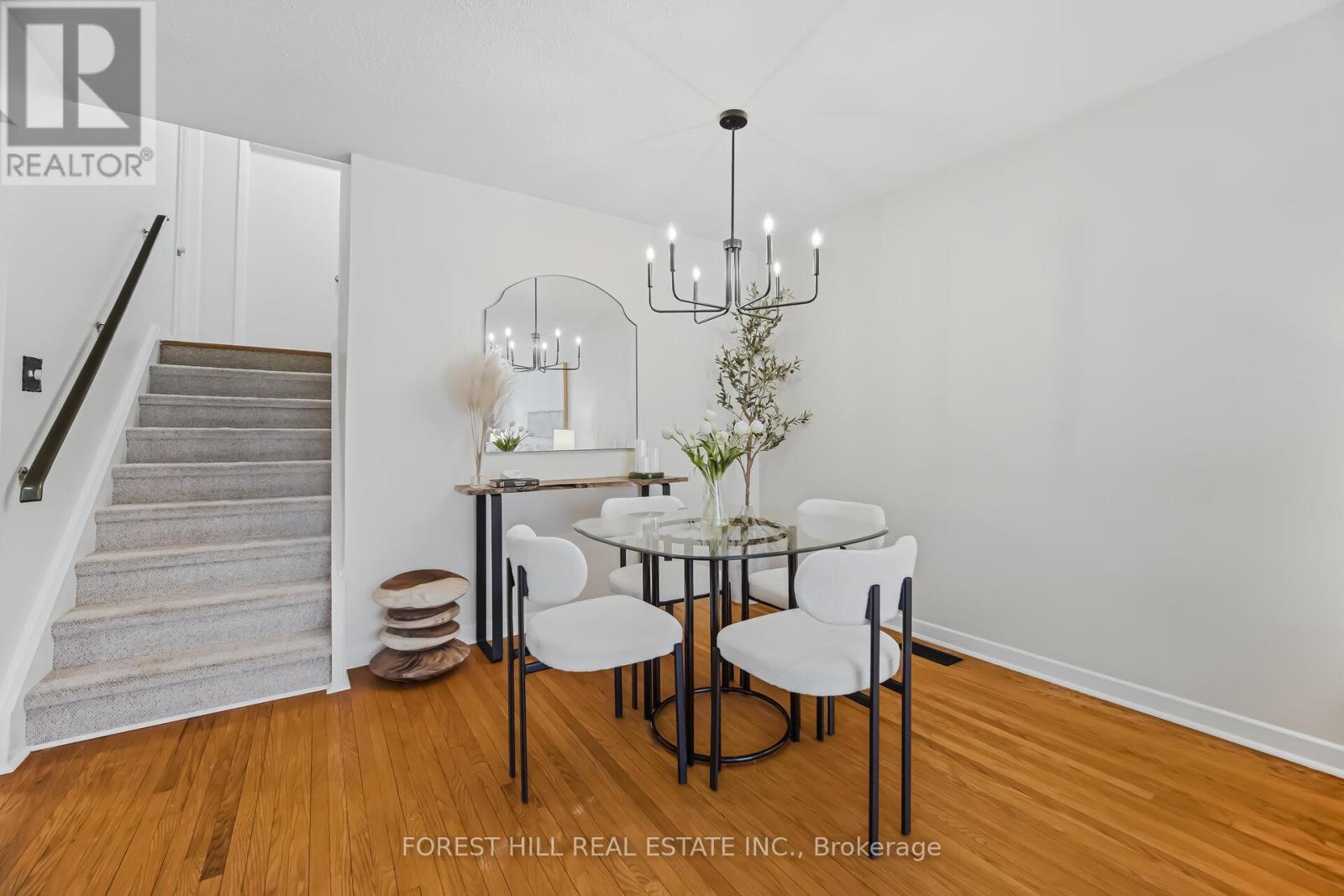 1588 Hobbs Crescent, Mississauga, Ontario  L5J 3R9 - Photo 9 - W12915178