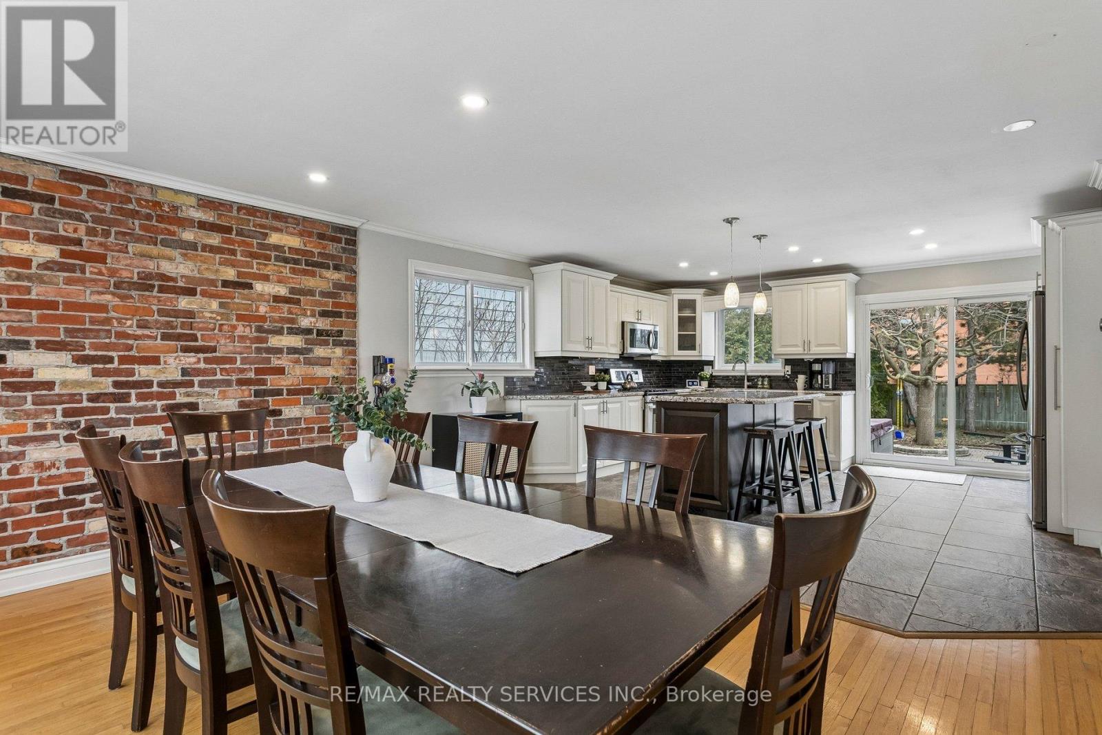 12 Ferndale Crescent, Brampton, Ontario  L6W 1E9 - Photo 16 - W12915198