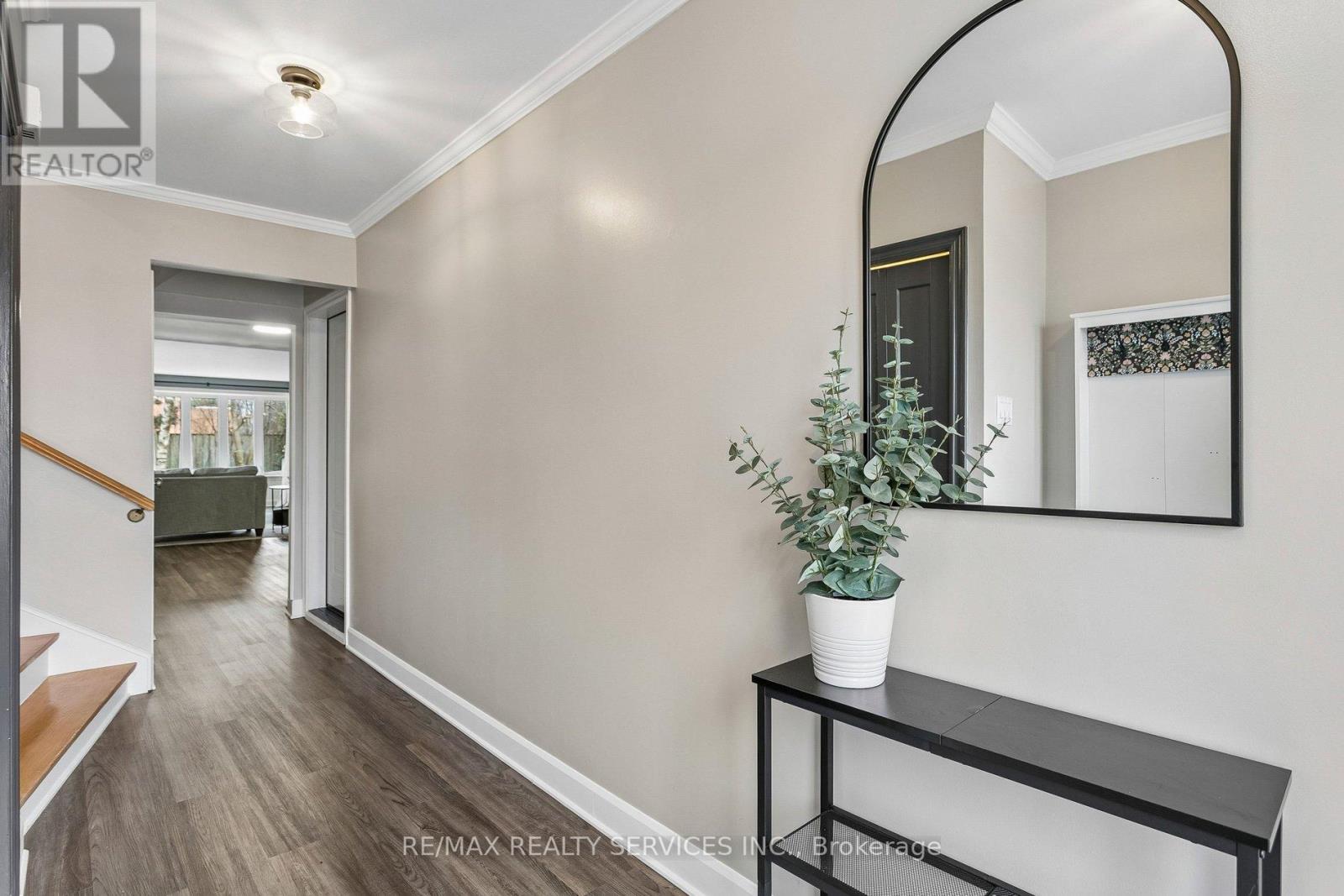 12 Ferndale Crescent, Brampton, Ontario  L6W 1E9 - Photo 5 - W12915198