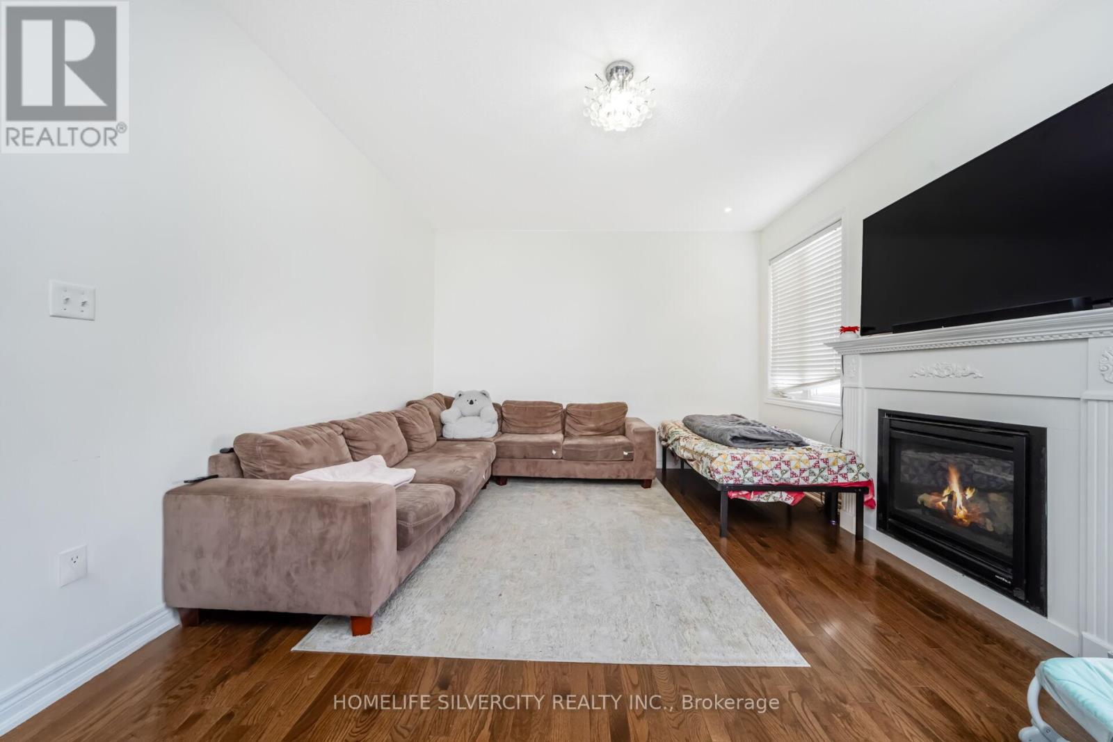 4 Fossil Street, Brampton, Ontario  L6P 3G6 - Photo 11 - W12915222