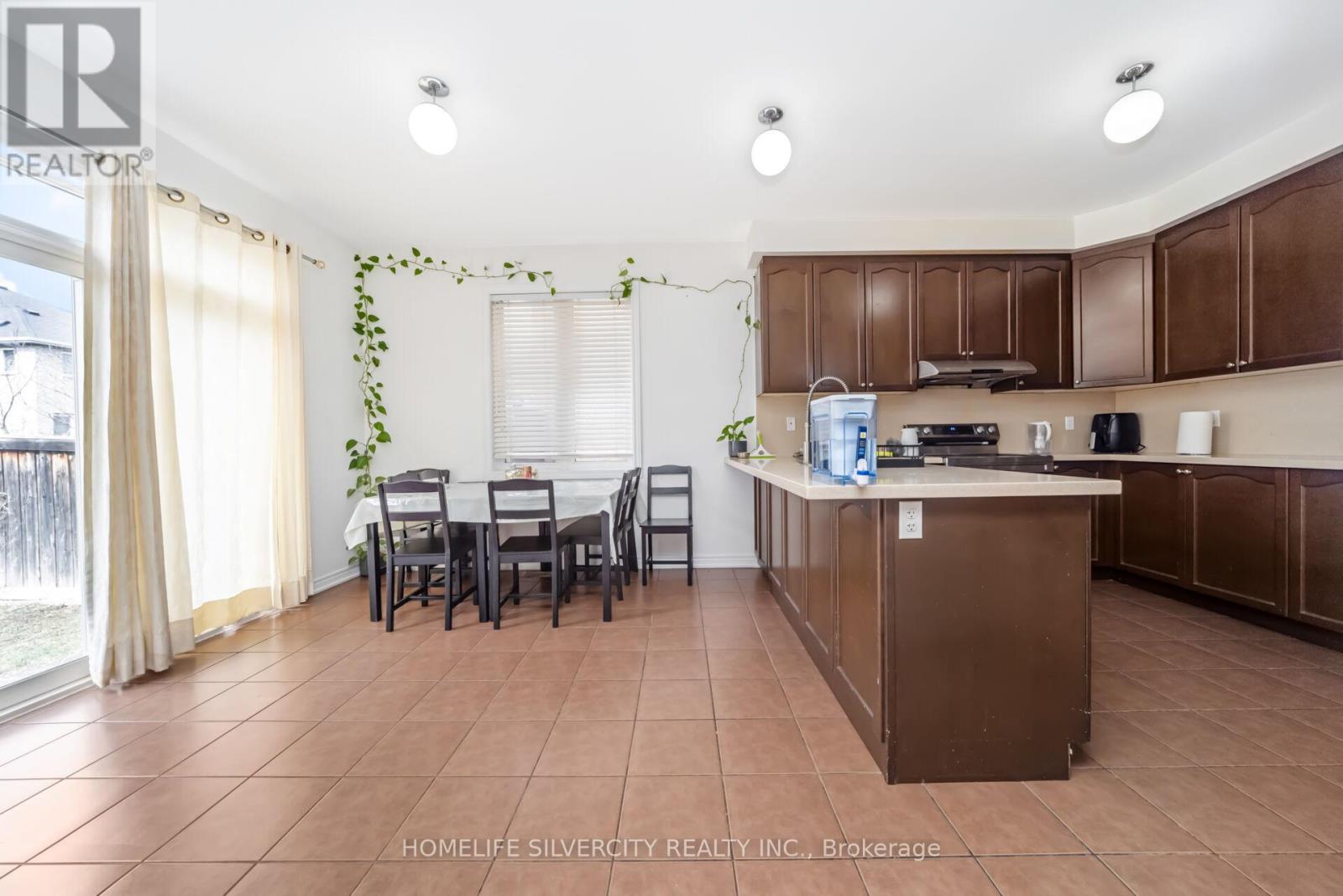 4 Fossil Street, Brampton, Ontario  L6P 3G6 - Photo 13 - W12915222