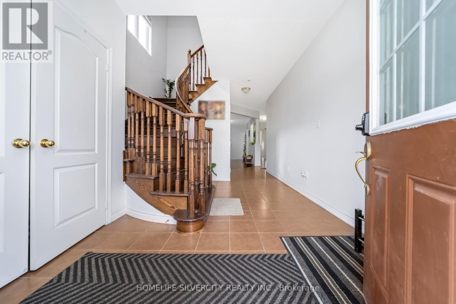 4 Fossil Street, Brampton, Ontario  L6P 3G6 - Photo 5 - W12915222