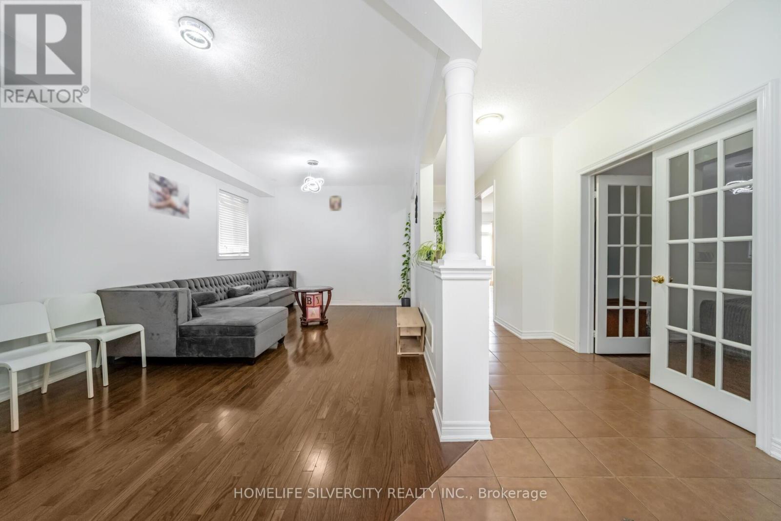 4 Fossil Street, Brampton, Ontario  L6P 3G6 - Photo 6 - W12915222