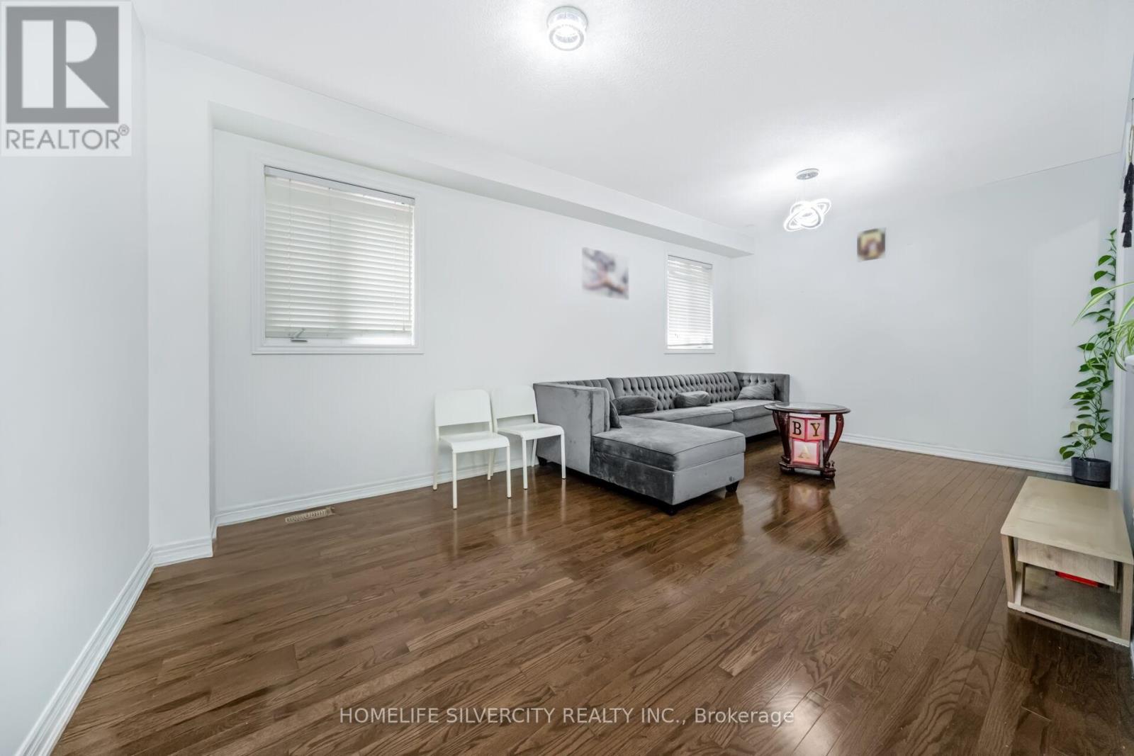 4 Fossil Street, Brampton, Ontario  L6P 3G6 - Photo 7 - W12915222