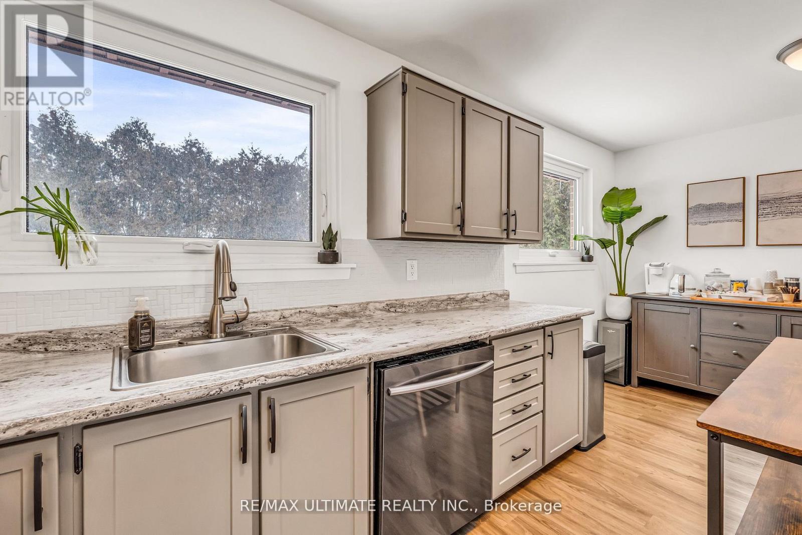 37 Banbury Court, Brampton, Ontario  L6T 1Y9 - Photo 14 - W12915232