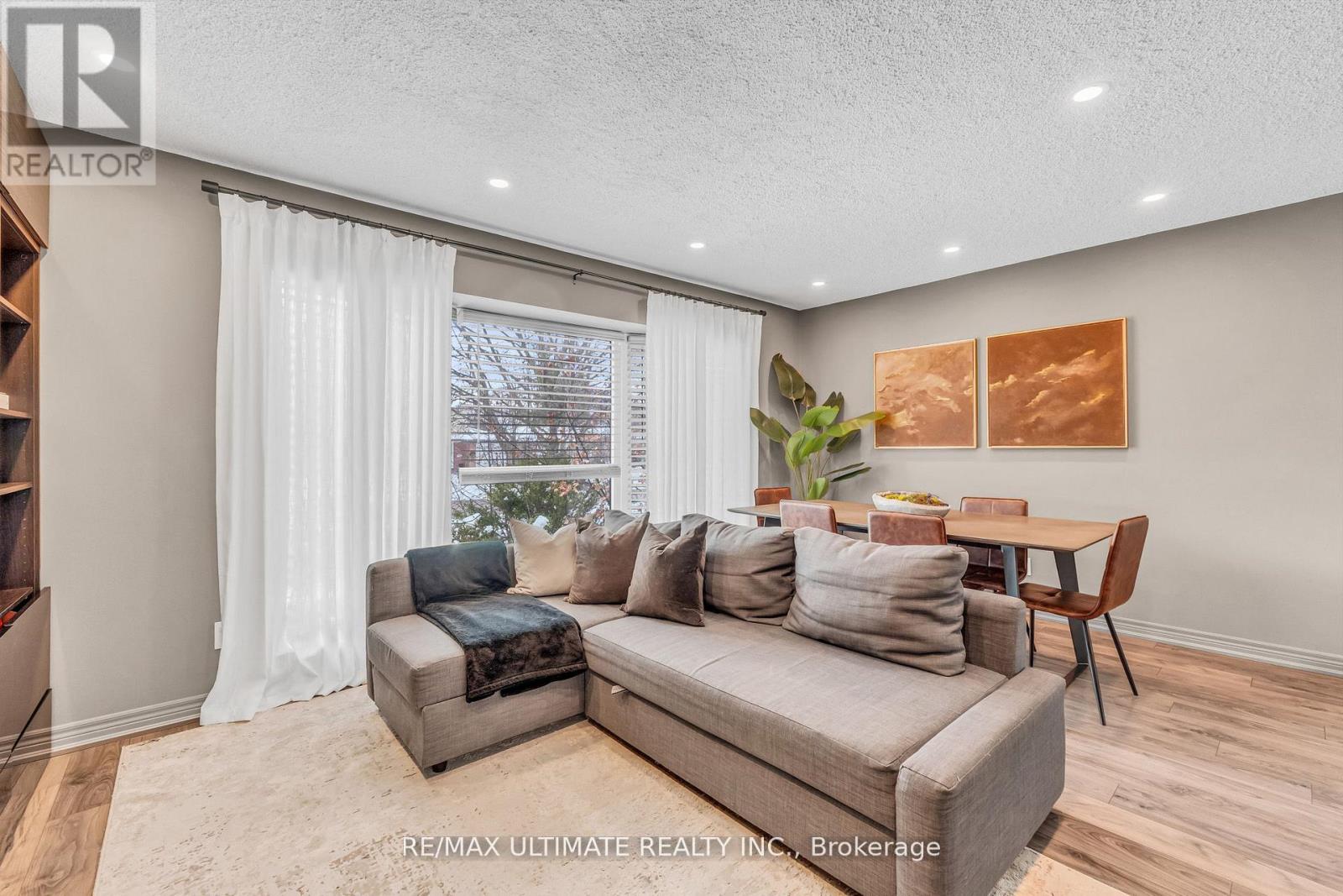 37 Banbury Court, Brampton, Ontario  L6T 1Y9 - Photo 5 - W12915232