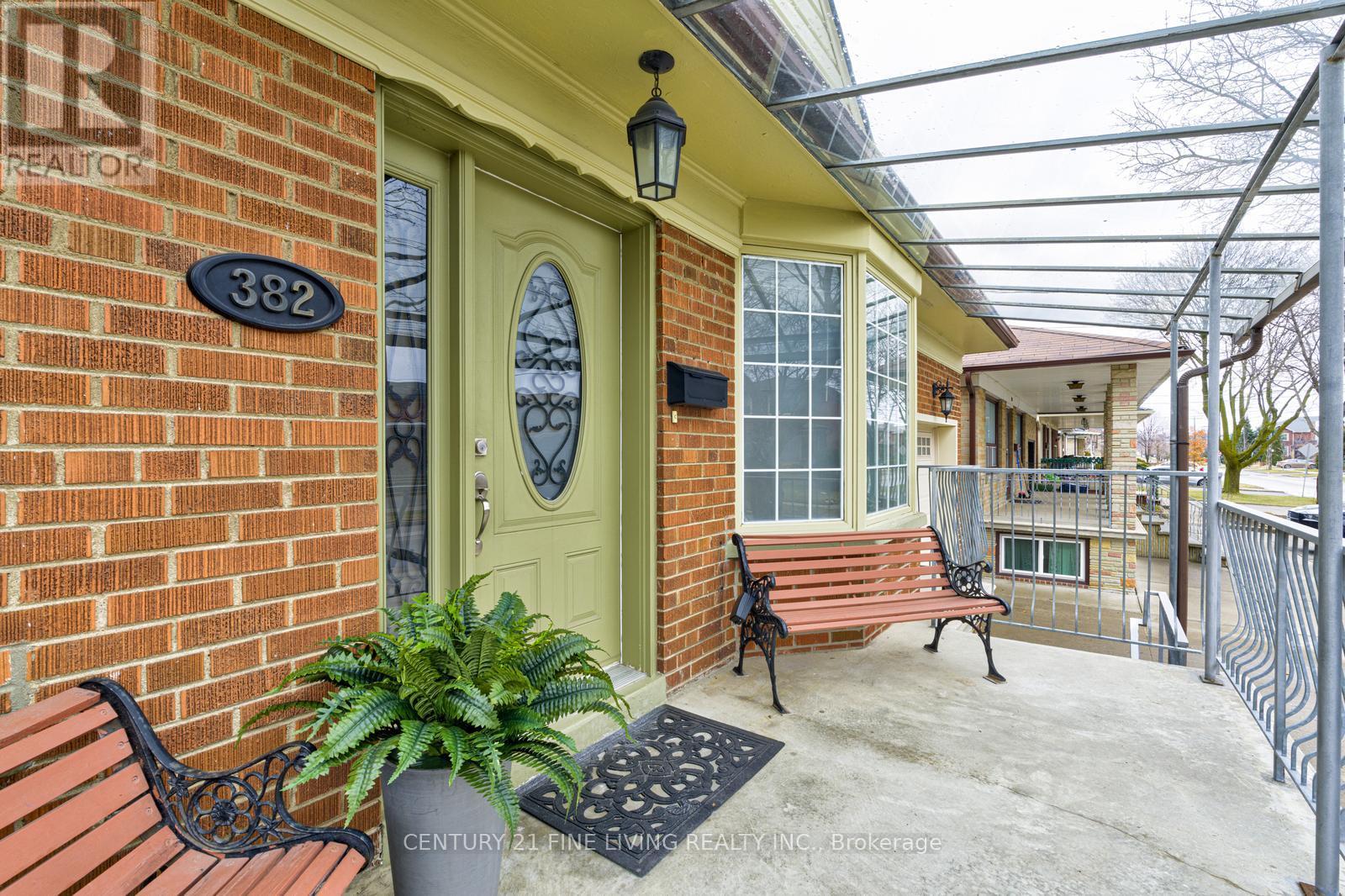 382 Hillmount Avenue, Toronto, Ontario  M6B 1Y8 - Photo 3 - W12915296