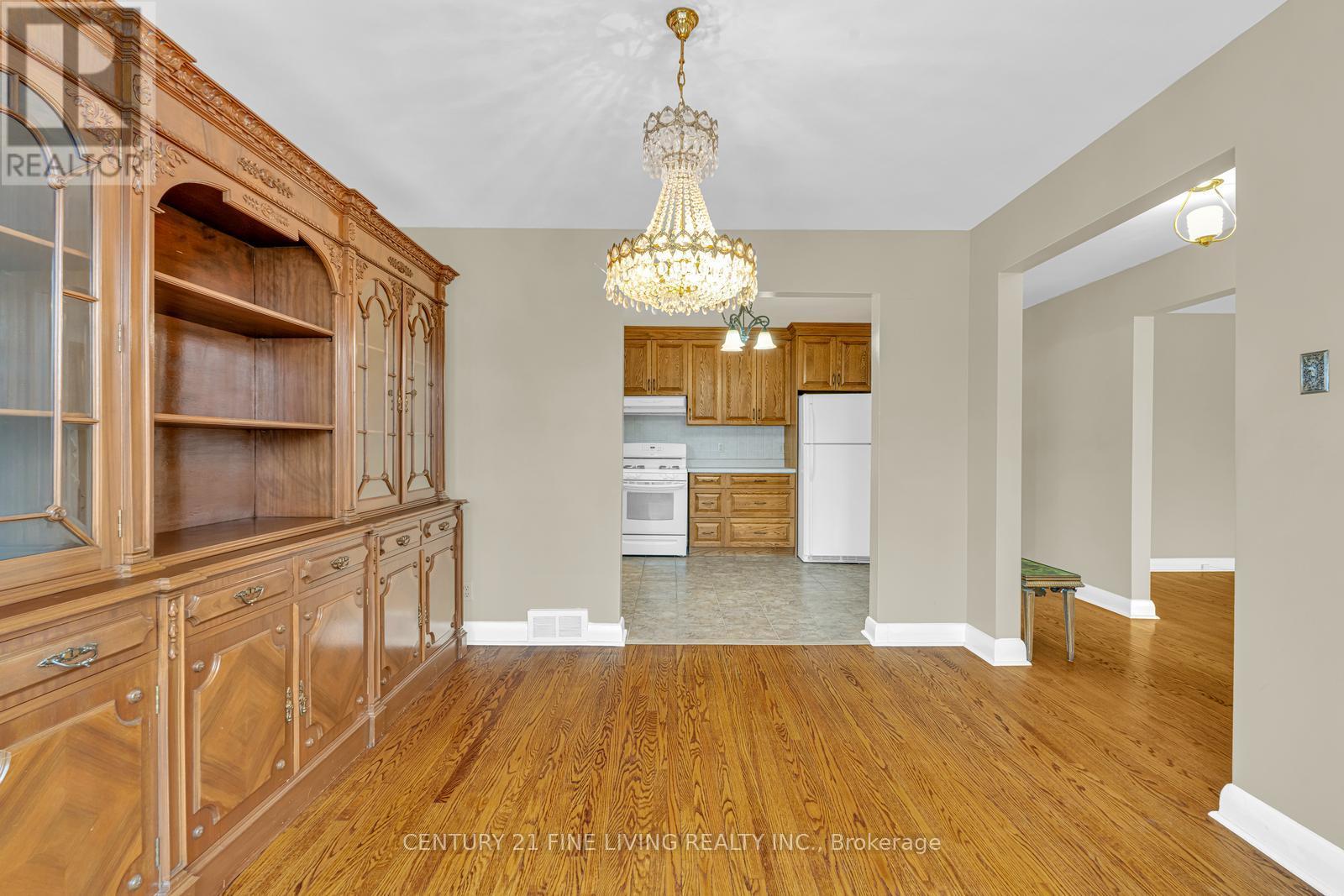 382 Hillmount Avenue, Toronto, Ontario  M6B 1Y8 - Photo 5 - W12915296