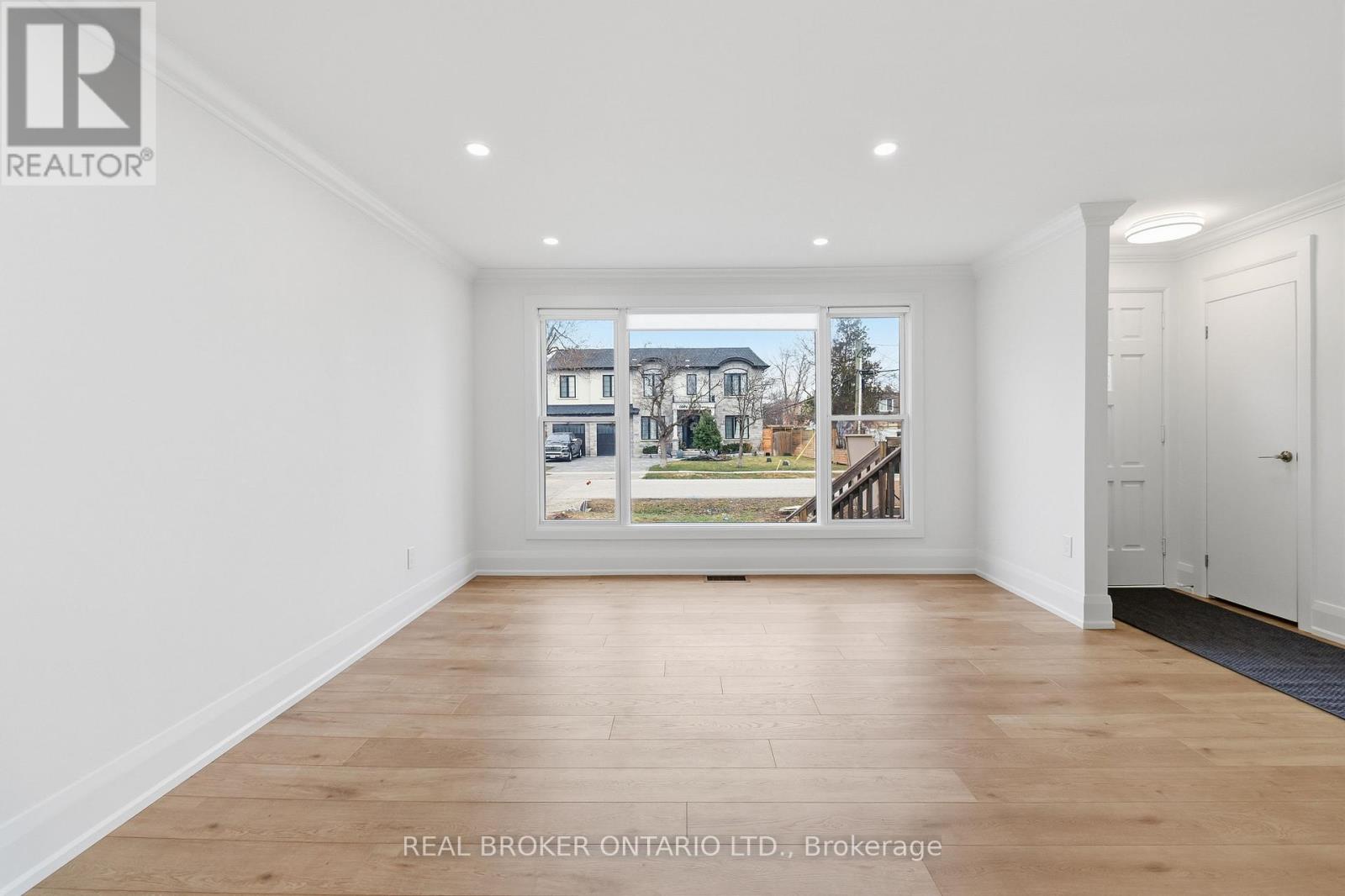 1020 Kent Avenue, Oakville, Ontario  L6H 1Z6 - Photo 1 - W12915310