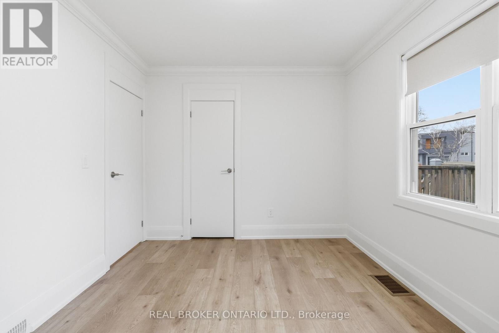 1020 Kent Avenue, Oakville, Ontario  L6H 1Z6 - Photo 20 - W12915310