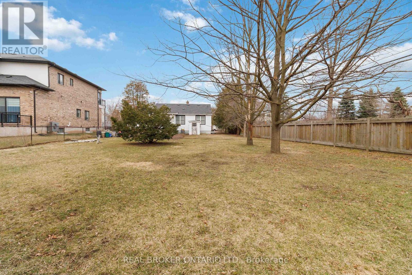 1020 Kent Avenue, Oakville, Ontario  L6H 1Z6 - Photo 21 - W12915310