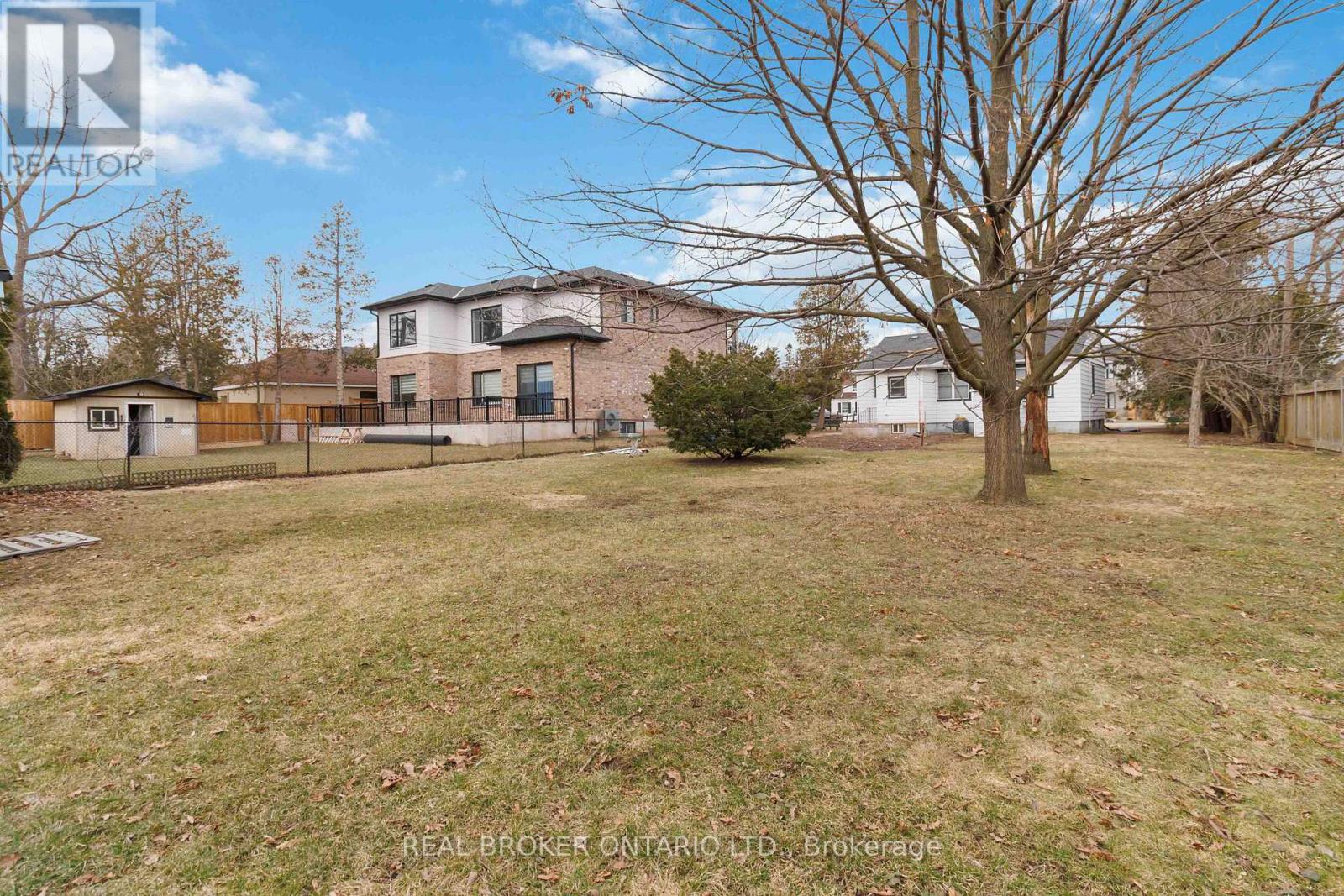 1020 Kent Avenue, Oakville, Ontario  L6H 1Z6 - Photo 22 - W12915310