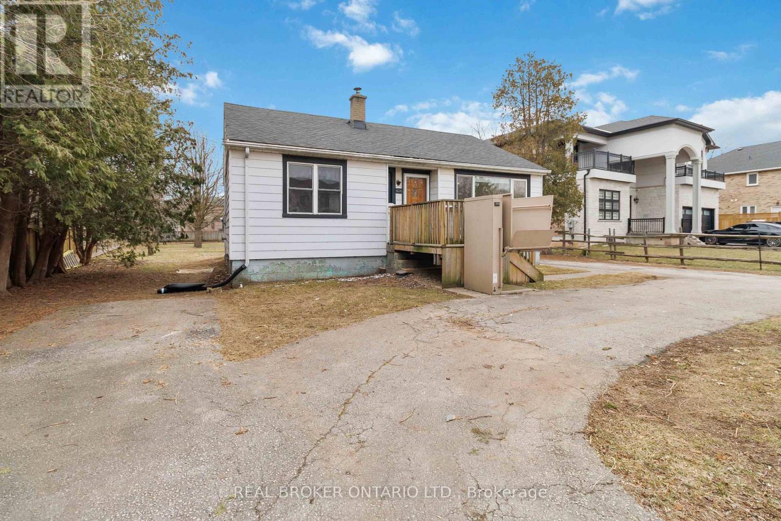 1020 Kent Avenue, Oakville, Ontario  L6H 1Z6 - Photo 24 - W12915310