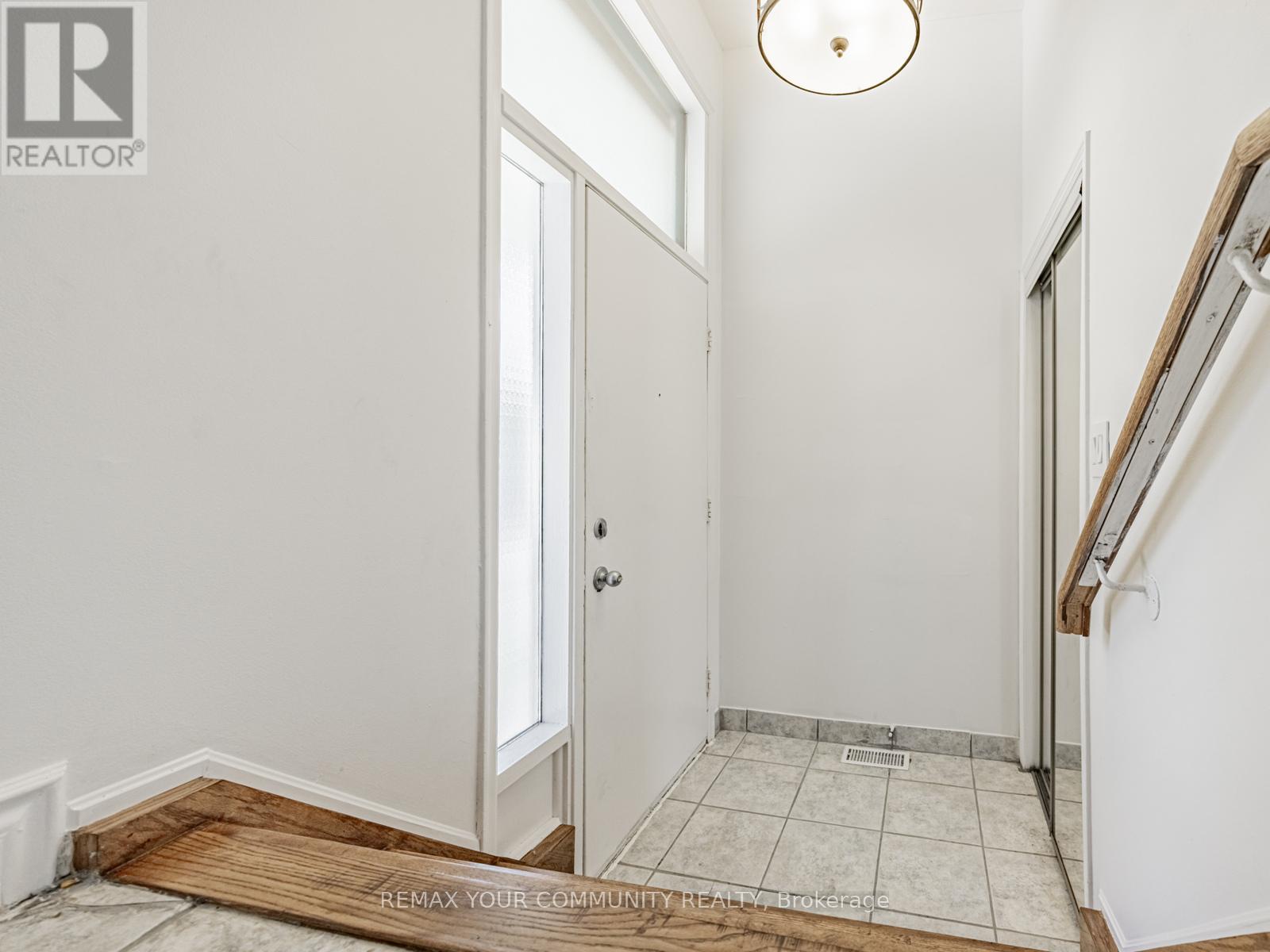 14 Roseville Drive, Brampton, Ontario  L6Y 2G8 - Photo 7 - W12915320