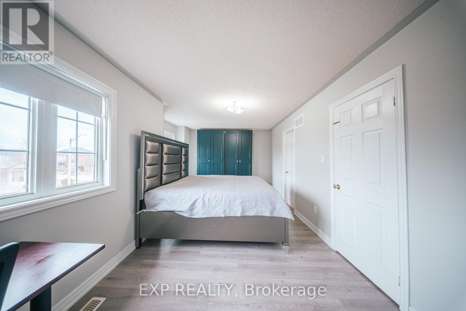 3 Deforest Drive, Brampton, Ontario  L7A 2Y3 - Photo 4 - W12915324