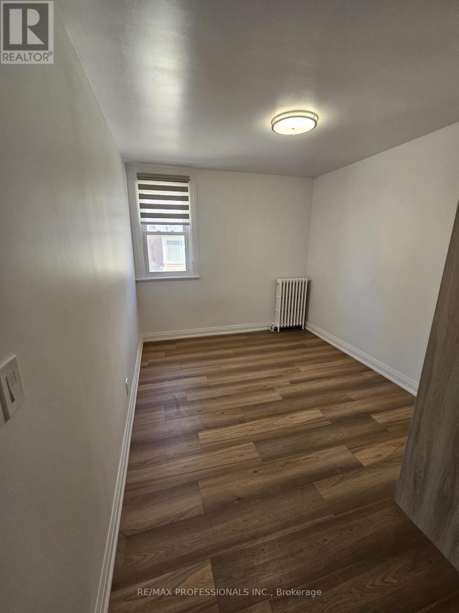 29 Nelson Street, Brant, Ontario  L0R 2H6 - Photo 8 - X12915164