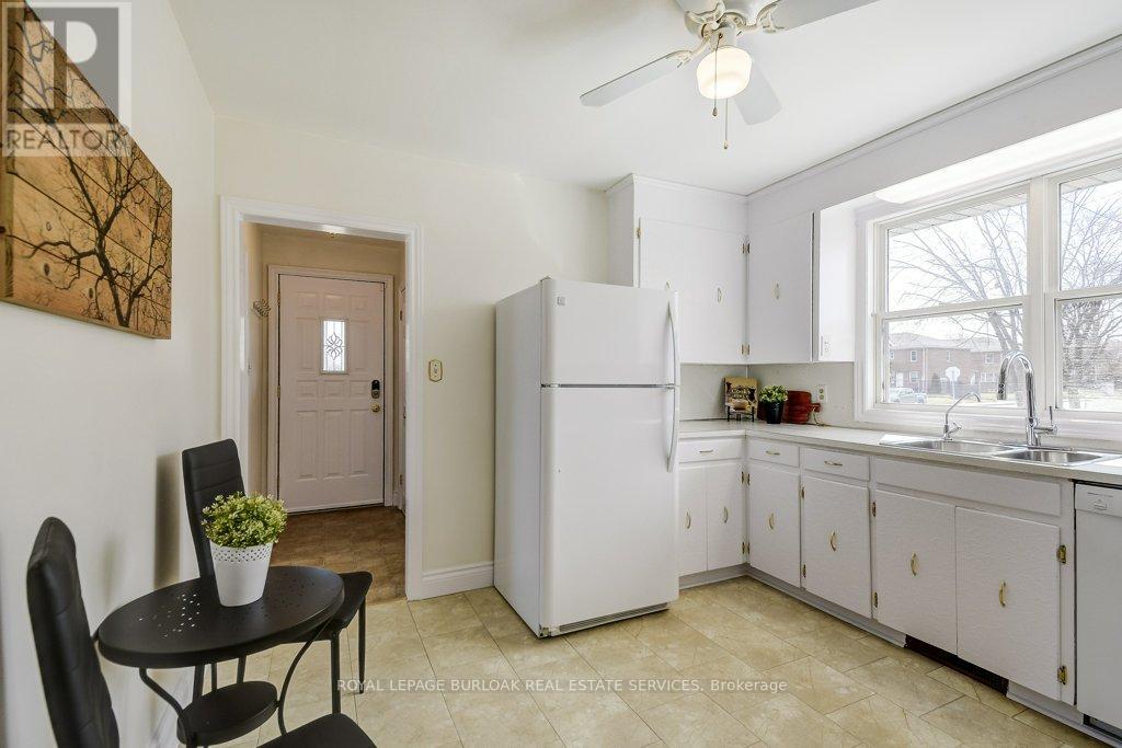 380 East 42nd Street, Hamilton, Ontario  L8T 3A7 - Photo 10 - X12915312