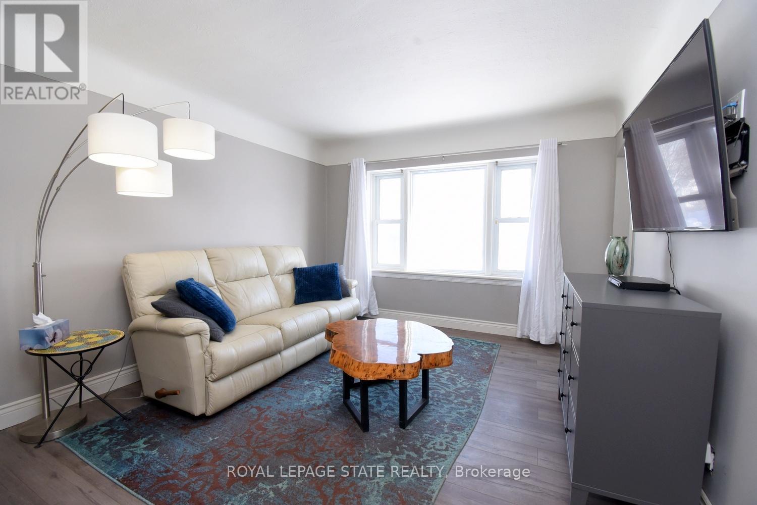 302 East 27th Street, Hamilton, Ontario  L8V 3G6 - Photo 4 - X12915314