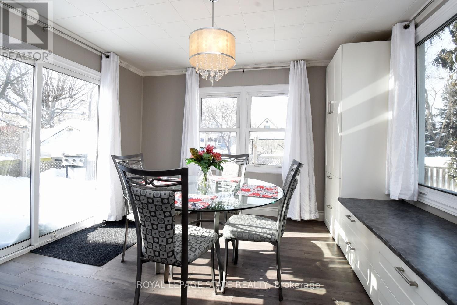 302 East 27th Street, Hamilton, Ontario  L8V 3G6 - Photo 6 - X12915314