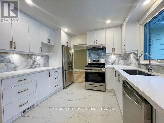 425 River Side Drive, Oakville, Ontario  L6K 3N6 - Photo 13 - W12810830