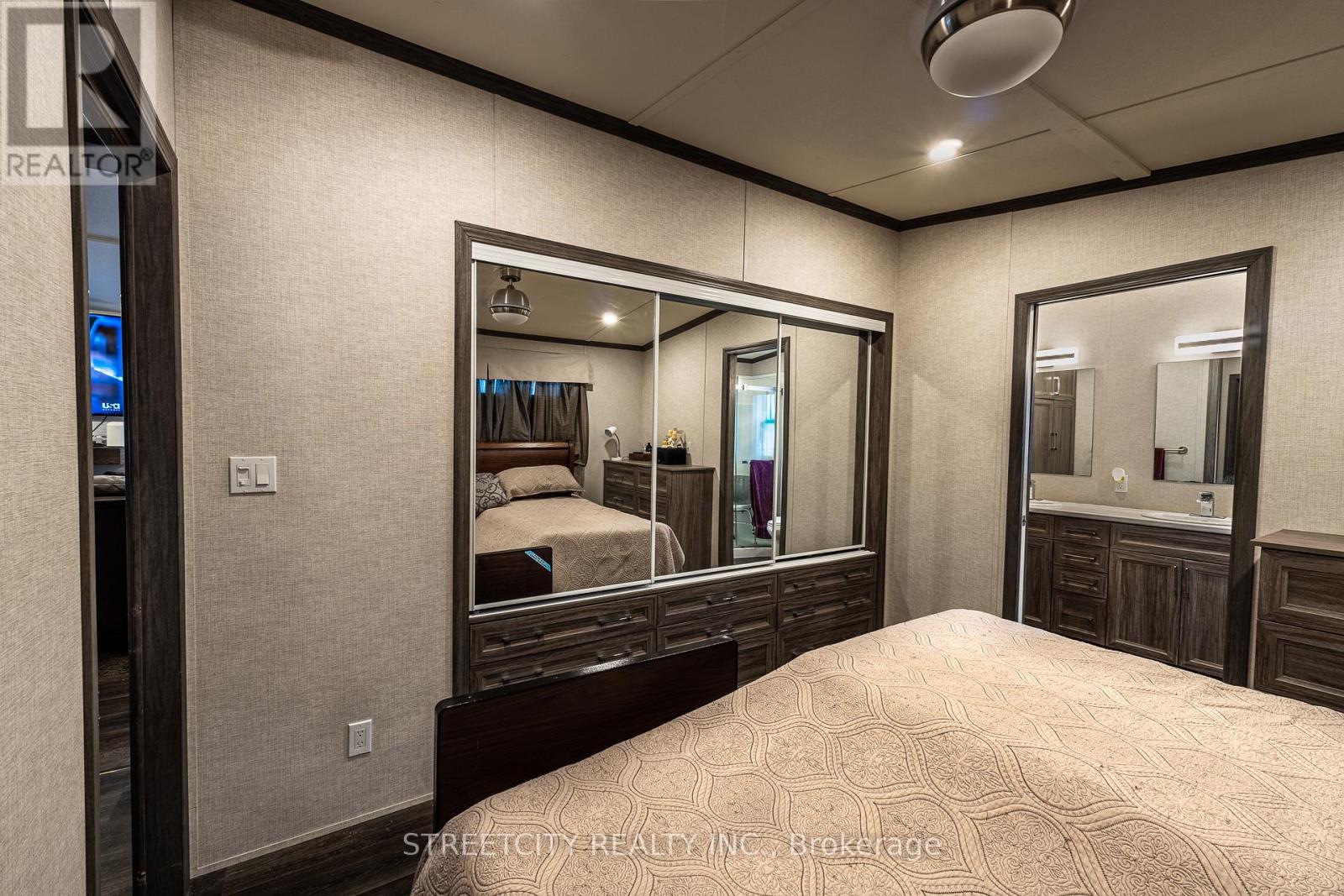 22790 Amiens Road W, Middlesex Centre, Ontario  N0L 1R0 - Photo 16 - X12915394